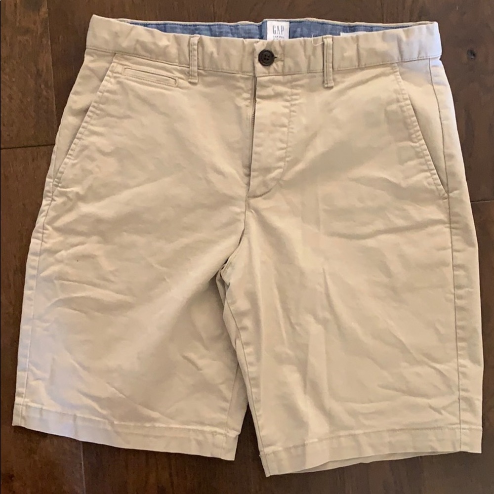 Gap khaki shorts men’s 31
